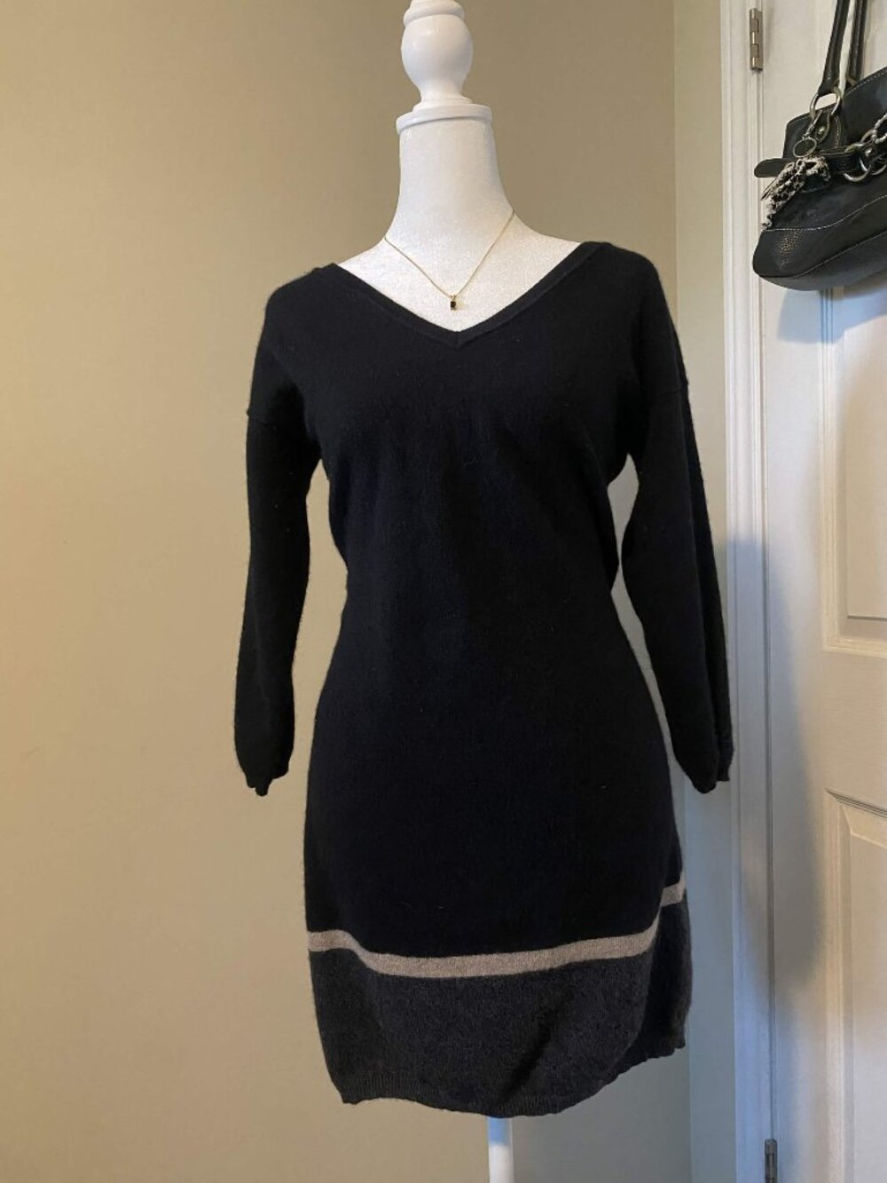 VINTAGE 360 Cashmere - 100% Cashmere V-neck Sweater Dress Colorblock